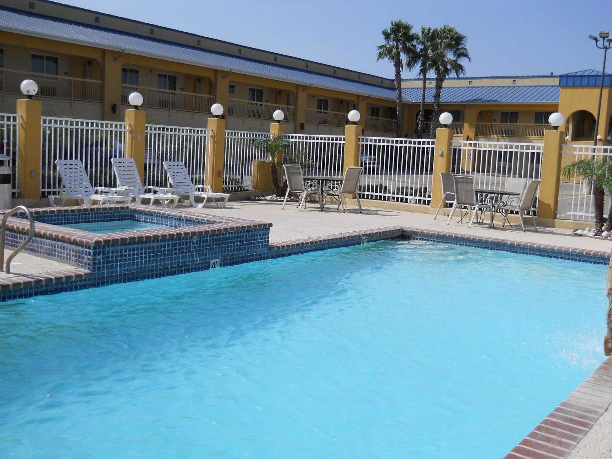 Rodeway Inn & Suites Corpus Christi Esterno foto